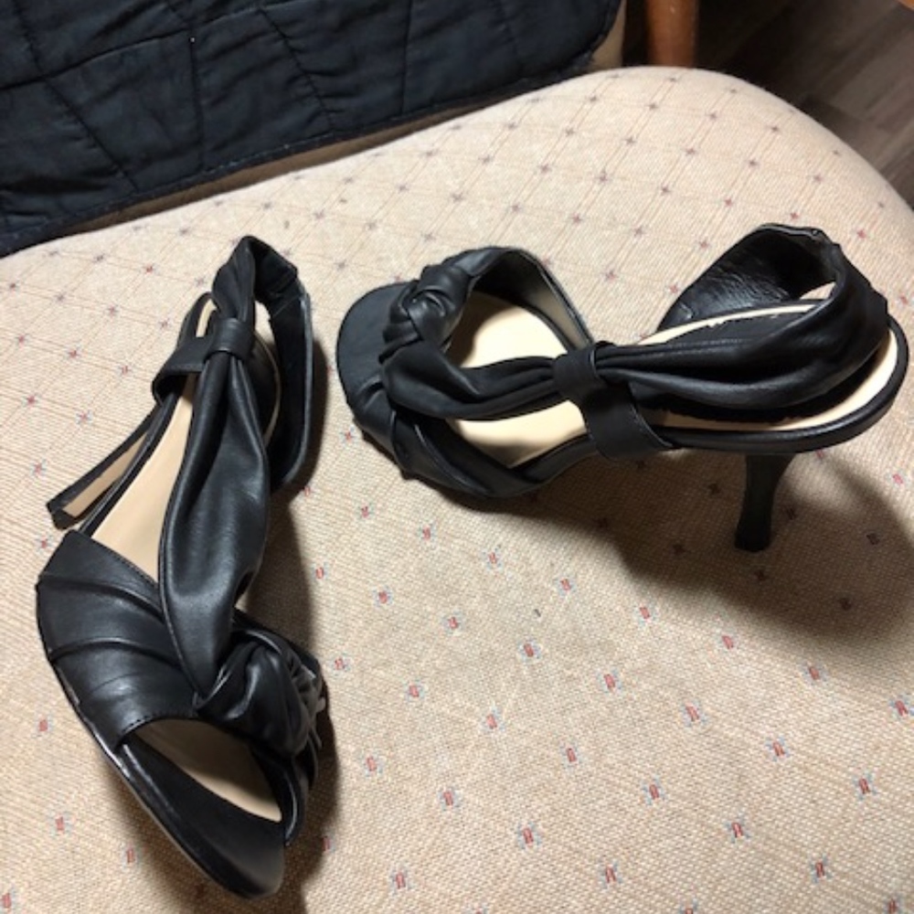Shoes - Picture 6 of 8